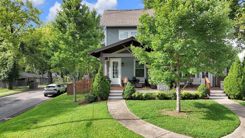 Stylish 3BR Fire Pit 10 Min to Broadway - image 7