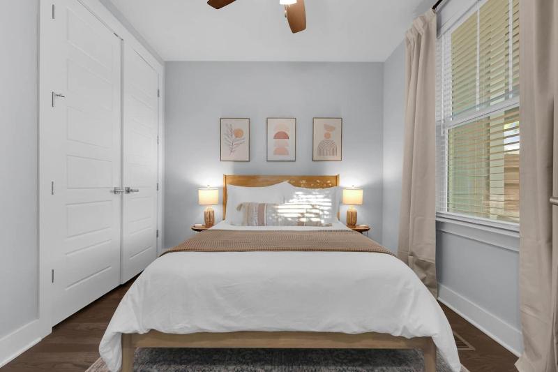 Stylish 3BR Fire Pit 10 Min to Broadway - image 14