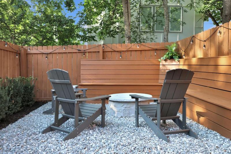 Stylish 3BR Fire Pit 10 Min to Broadway - image 2