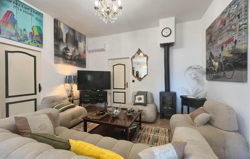 4 Bedroom Nice Home In Raphèle-Les-Arles - image 15