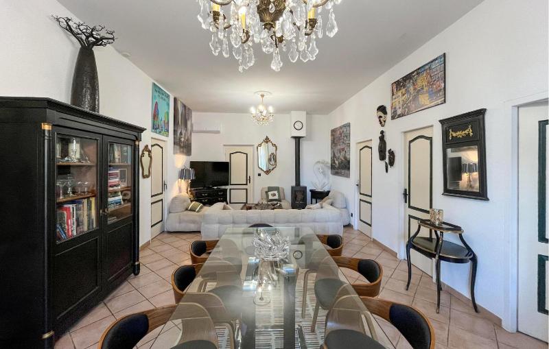 4 Bedroom Nice Home In Raphèle-Les-Arles - image 16