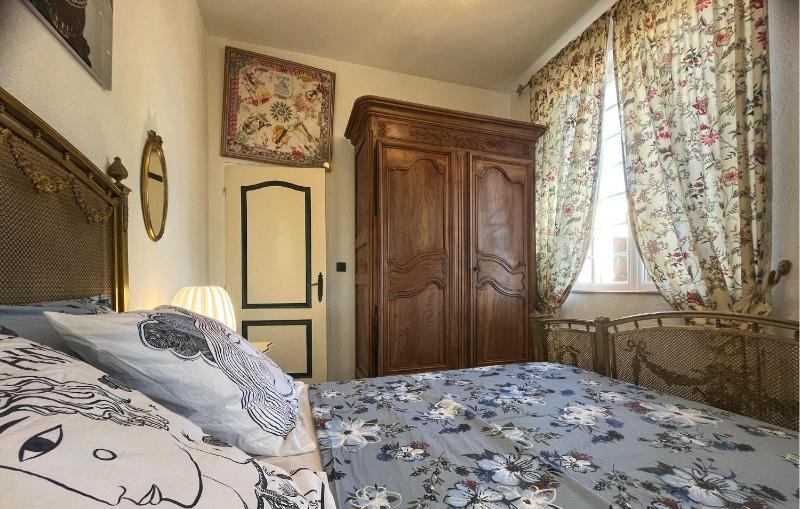 4 Bedroom Nice Home In Raphèle-Les-Arles - image 5