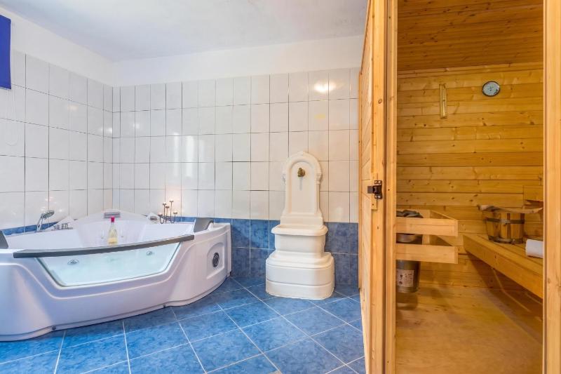 Istrian Villa Stella for 8: Pool & Sauna - image 43