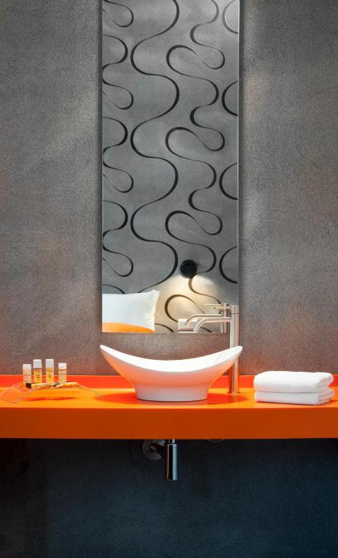 Double or Twin Room image 4