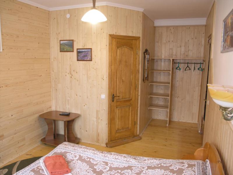 Twin Room with Bathroom image 2