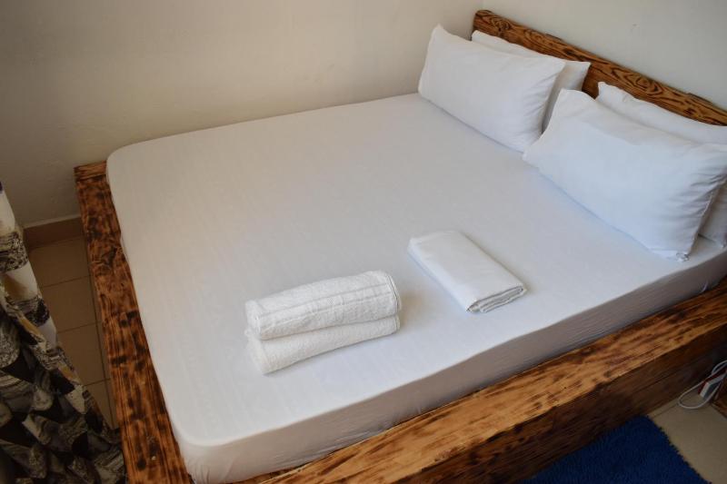 Peaceful One Bedroom House 2-minute walk to Diani Beach - image 9