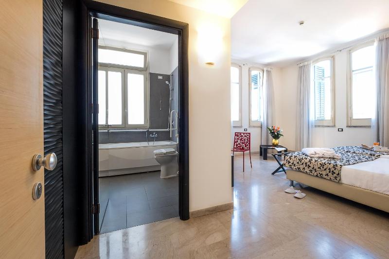 Superior Double Room image 4