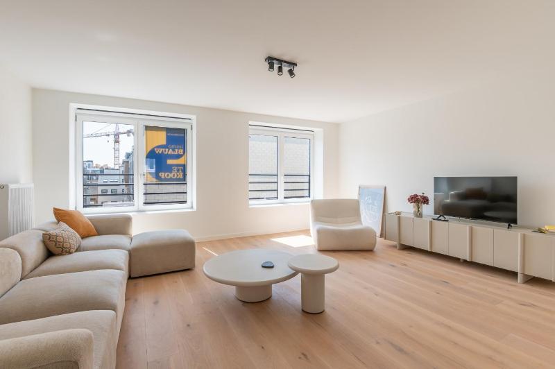 Bright Apartment for 2 with Spacious Terrace & Views - image 1