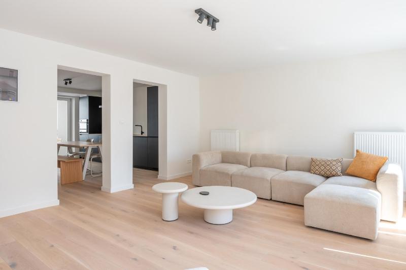 Bright Apartment for 2 with Spacious Terrace & Views - image 11