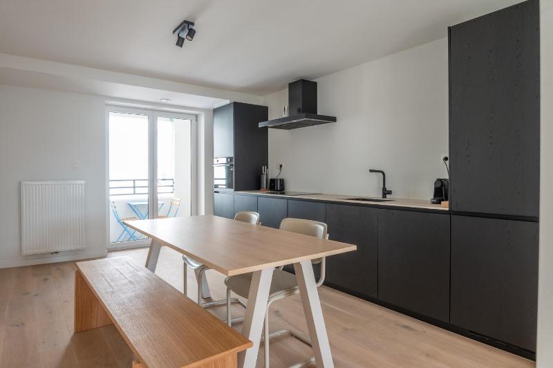 Bright Apartment for 2 with Spacious Terrace & Views - image 20