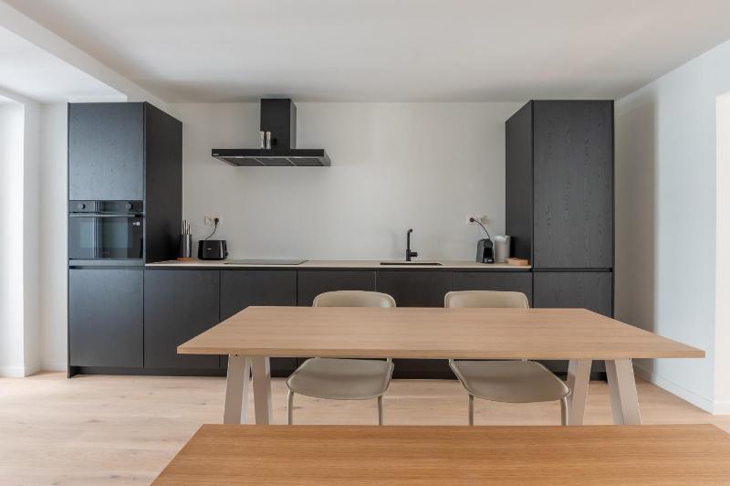 Bright Apartment for 2 with Spacious Terrace & Views - image 13