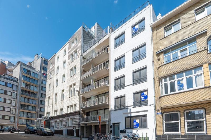Bright Apartment for 2 with Spacious Terrace & Views - image 18