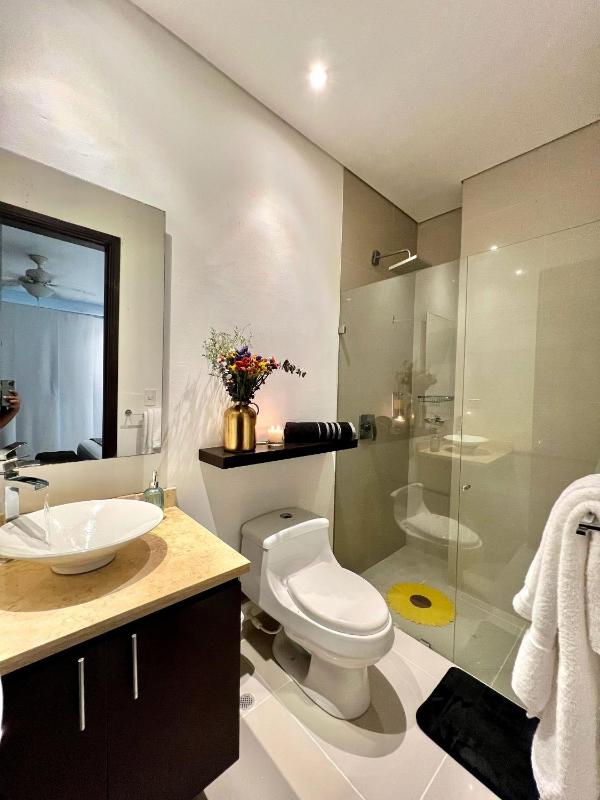 Luxurious 3-Bedroom Apartment with Shared Pool in Bolvar - image 4