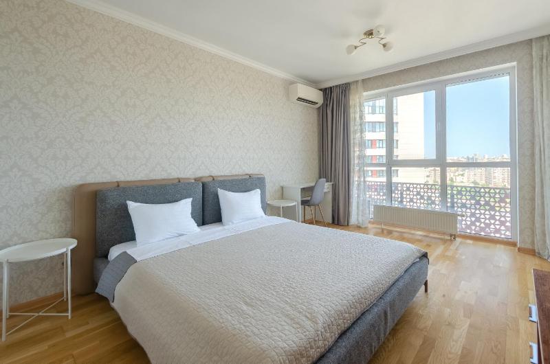 18-90b Kvartet Vasyl Lypkivskyi 16b Kyiv railway station metro nearby stunning city view Petrovdom Apartment - image 7
