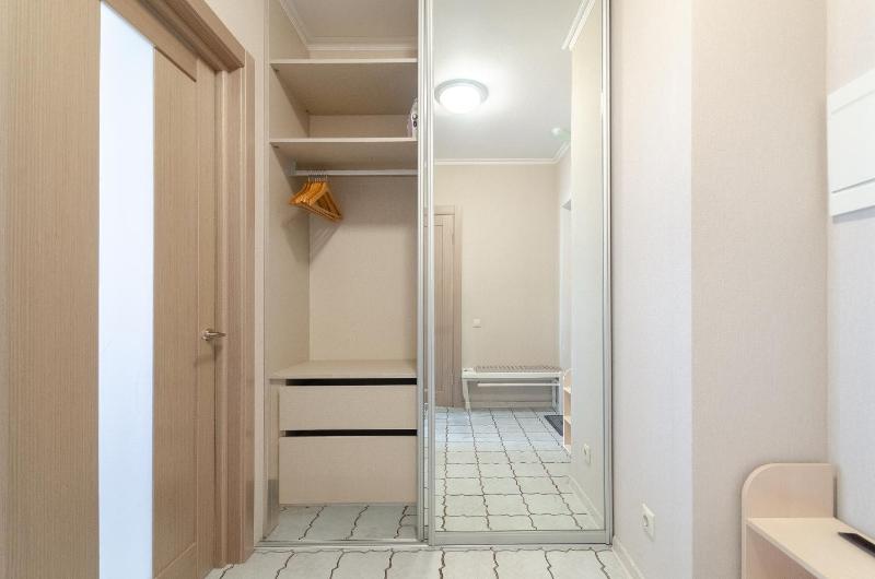 18-90b Kvartet Vasyl Lypkivskyi 16b Kyiv railway station metro nearby stunning city view Petrovdom Apartment - image 10