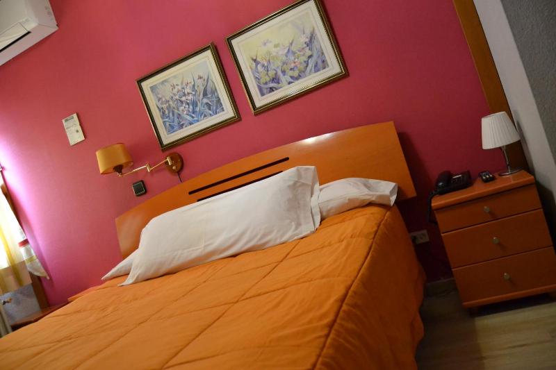 Double or Twin Room image 3