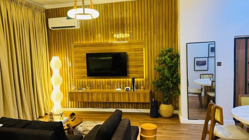 Luxury or comfort angle - image 2