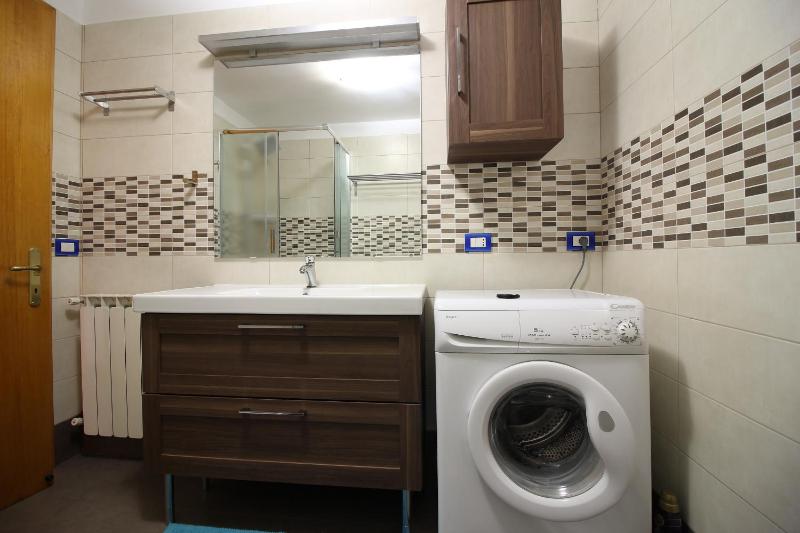One-Bedroom Apartment image 4