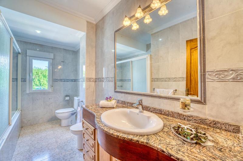Ideal Property Mallorca - Villa Montelo - image 26