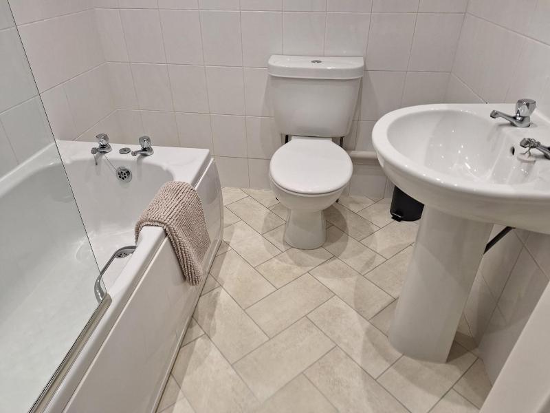 Old Coach House Apartment - image 3