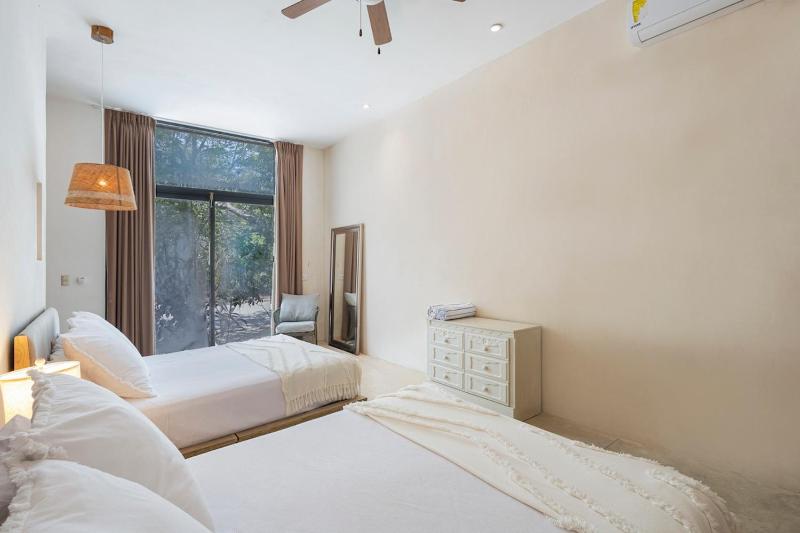 Cosy Designed 5BDR 8beds dual apts w amenities - image 2