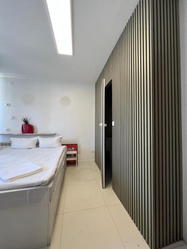 Panoramic Balcony Apartment - image 11