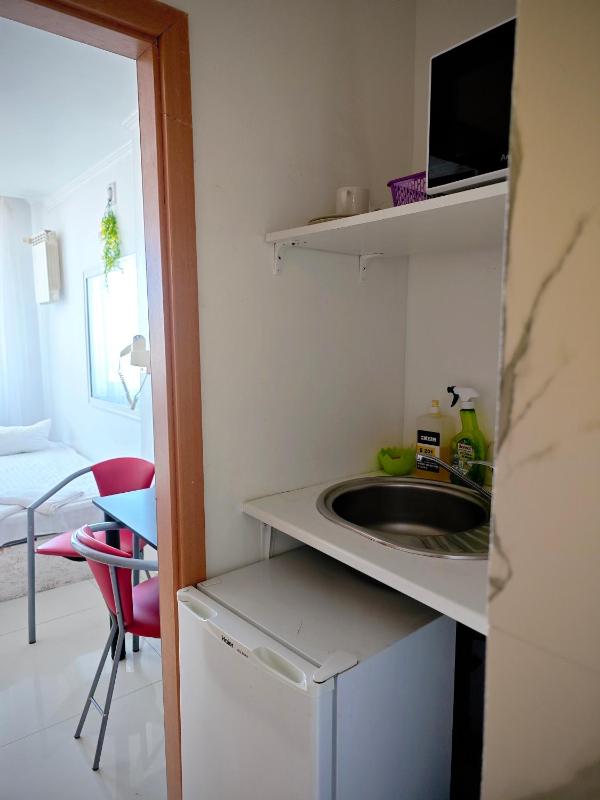 Panoramic Balcony Apartment - image 13