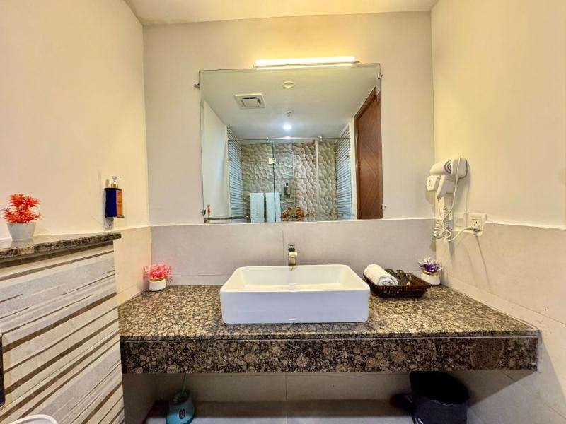 Goldcrest Signature 2 Bedroom Premium Apartment in DHA - image 8