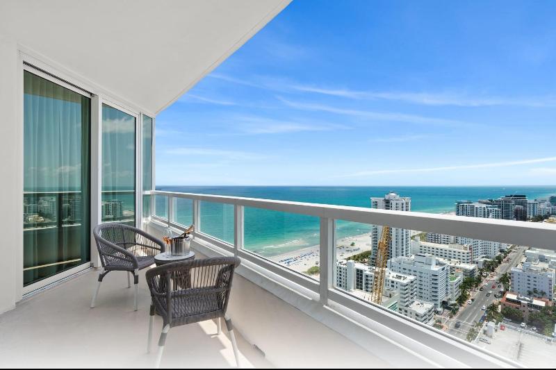 Fontainebleau Miami Beach Tresor Private Luxury Suites - image 15