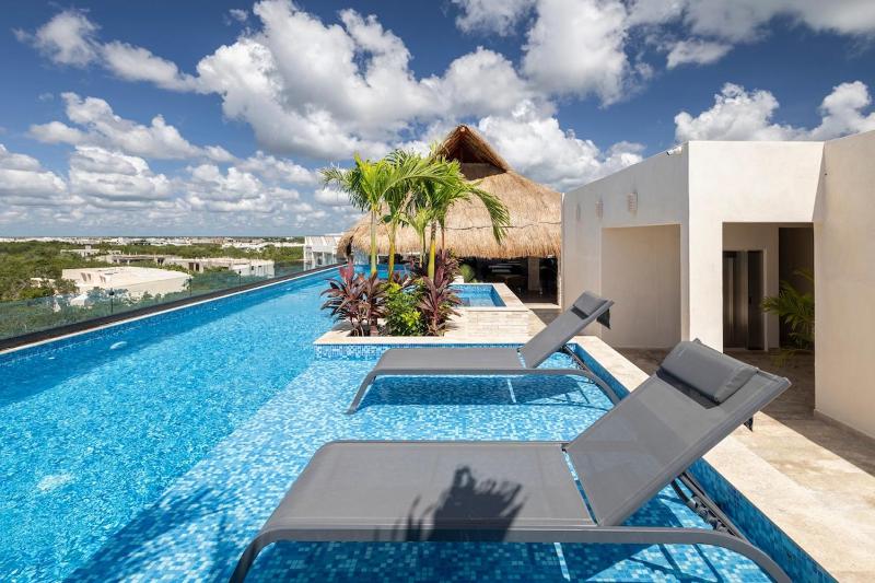 Premium Studio Luxury Amenities rooftop pool - image 15