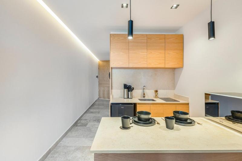 Premium Studio Luxury Amenities rooftop pool - image 14