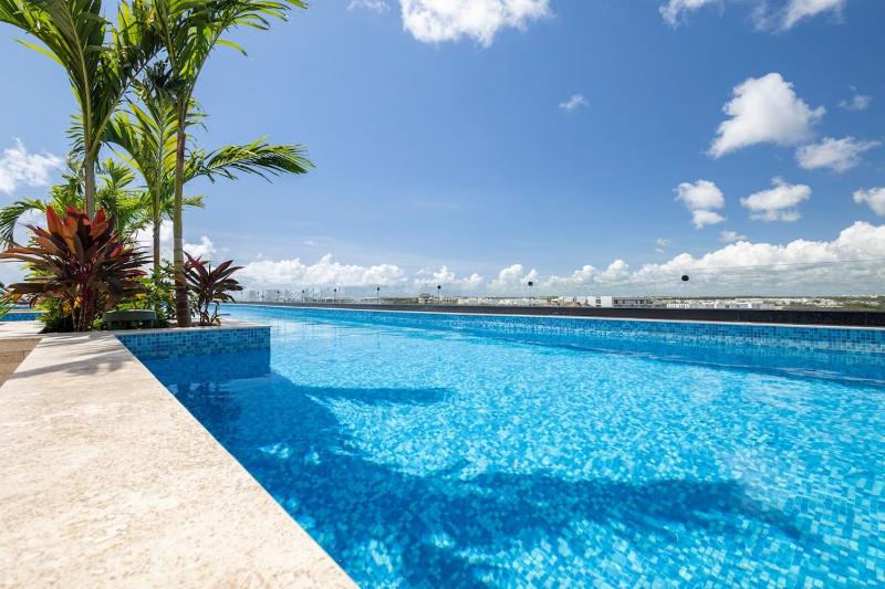 Premium Studio Luxury Amenities rooftop pool - image 8