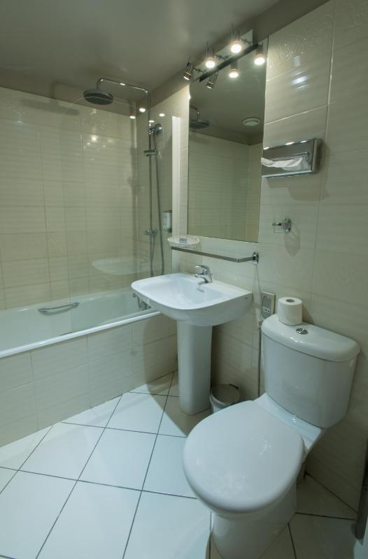 Standard Double Room image 3