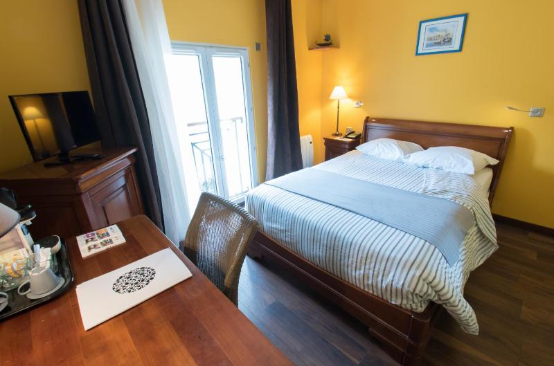 Standard Double Room image 2