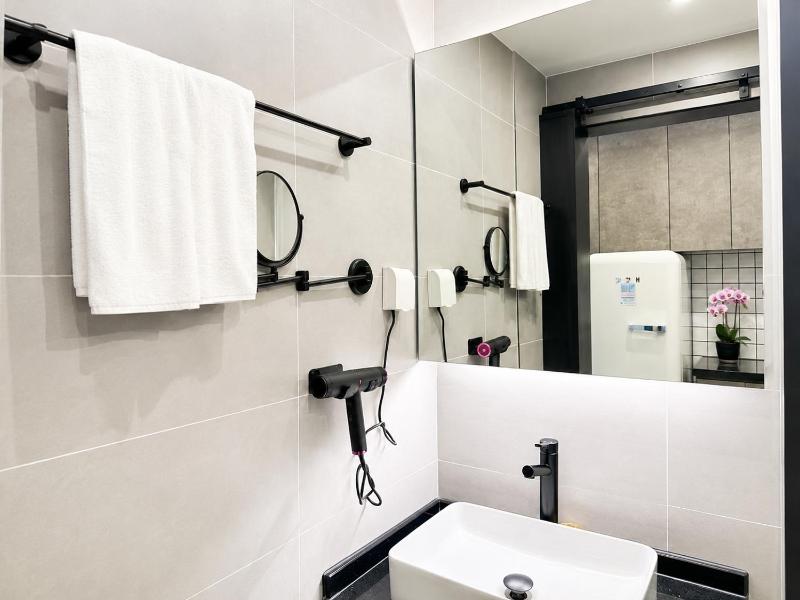 Grand Central Diamond Suites - image 13