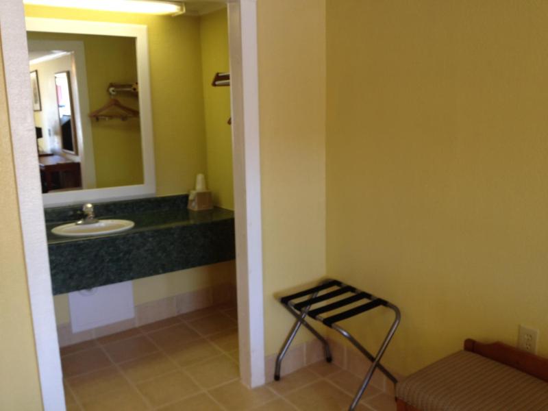 King Room - Non-Smoking image 2