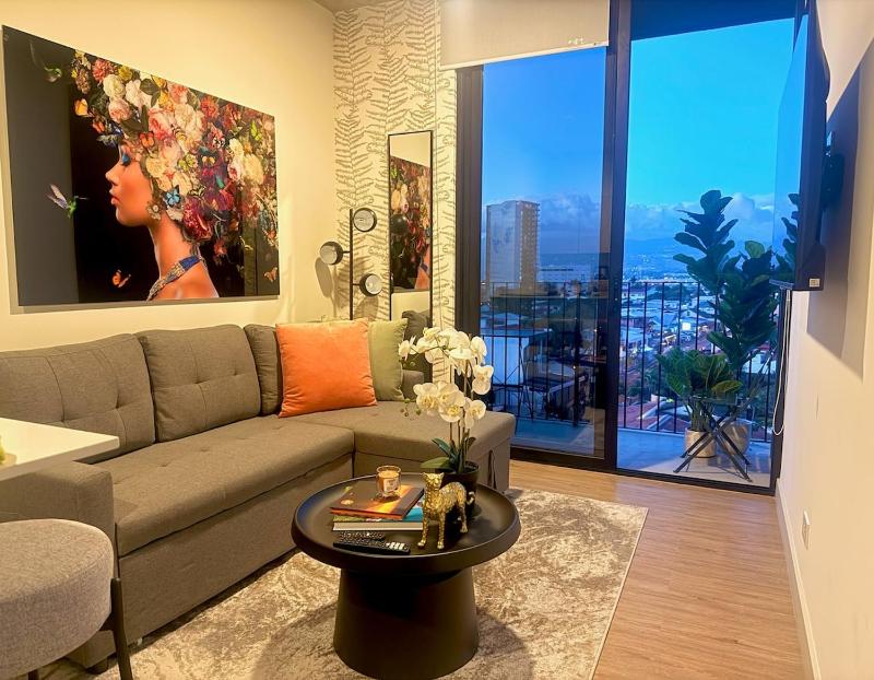 Secrt Escalante Luxury Apt AC - image 1