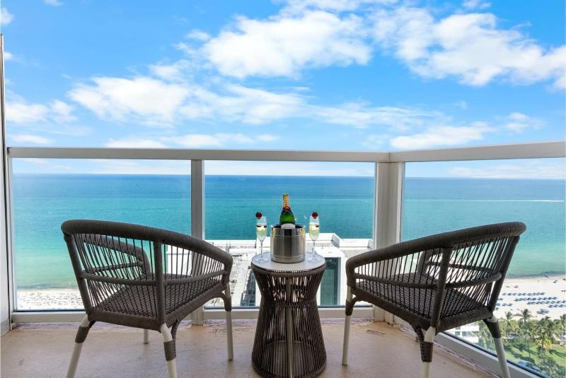 Fontainebleau Miami Beach Tresor Private Luxury Suites - image 17