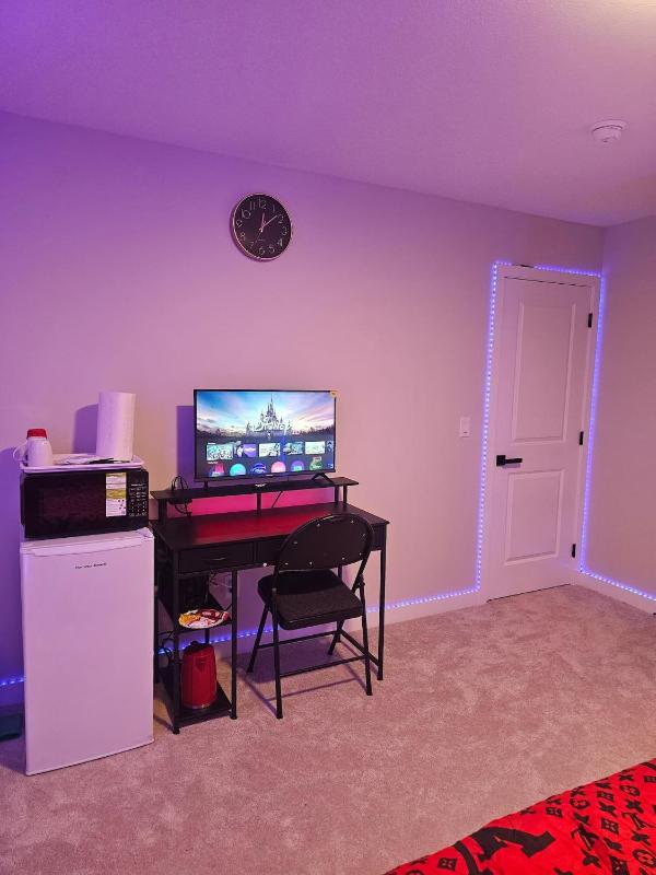 SwitHome Glen Near Yeg Airport 5 beds 25 baths - image 35