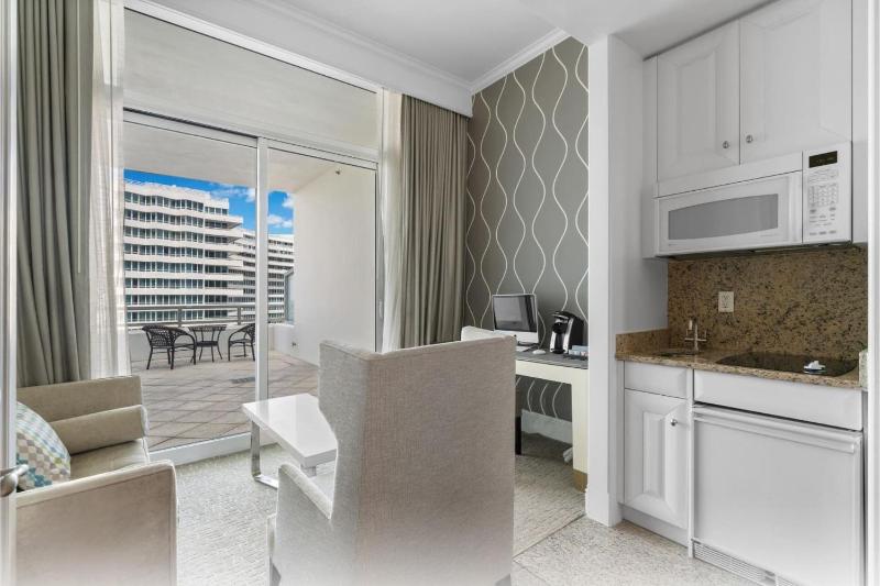 Fontainebleau Miami Beach Tresor Private Luxury Suites - image 18