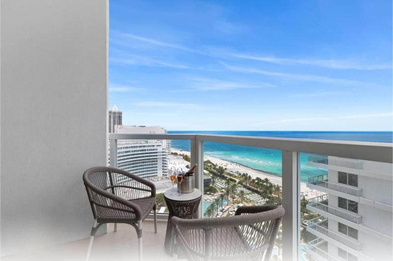 Fontainebleau Miami Beach Tresor Private Luxury Suites - image 19