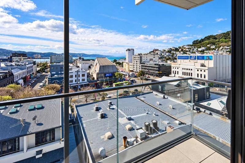 Central Te Aro 2BR with Balcony & Indoor Pool - image 13