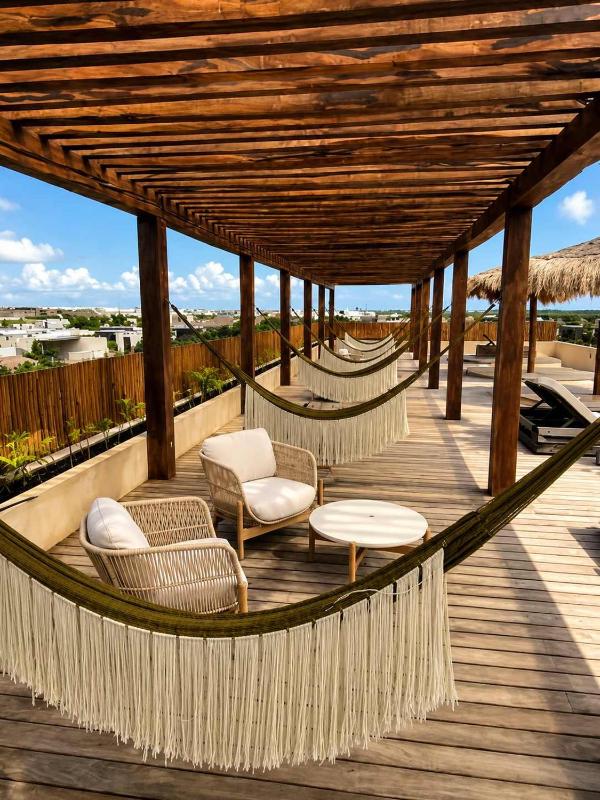 5 stars Luxury Retreat Rooftop Pool Whirlpool tub - image 13