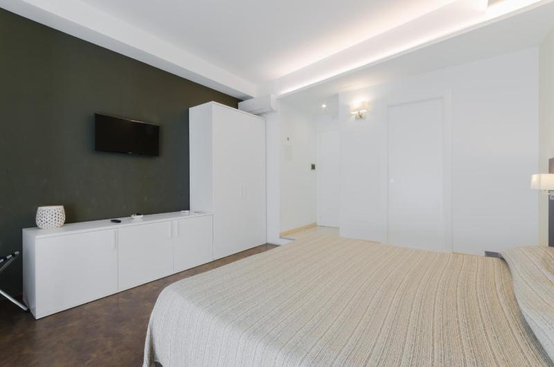 Double or Twin Room image 4