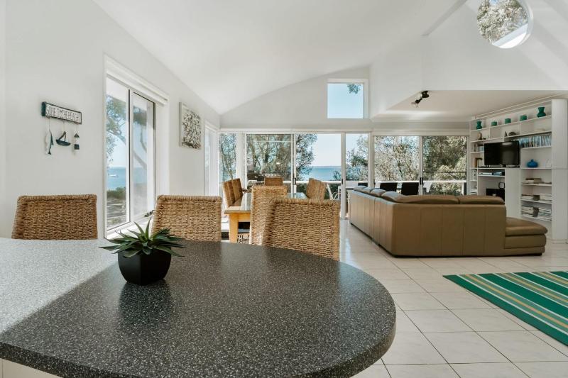 Mana Magic by Book Jervis Bay - Beach Access on your Doorstep! - image 7