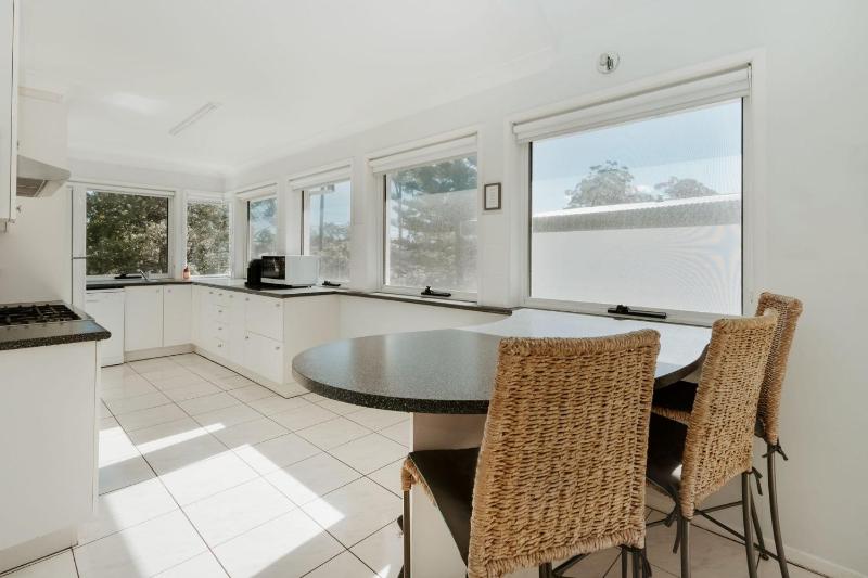 Mana Magic by Book Jervis Bay - Beach Access on your Doorstep! - image 10