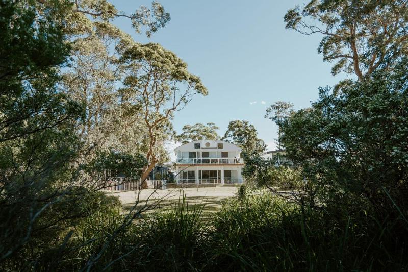 Mana Magic by Book Jervis Bay - Beach Access on your Doorstep! - image 11