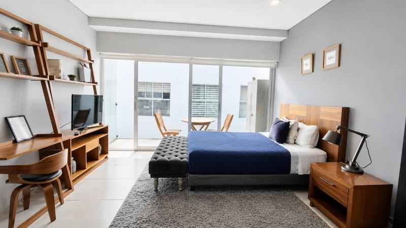 Condesa Loft w Balcony Fast WiFi Jacuzzi - image 1
