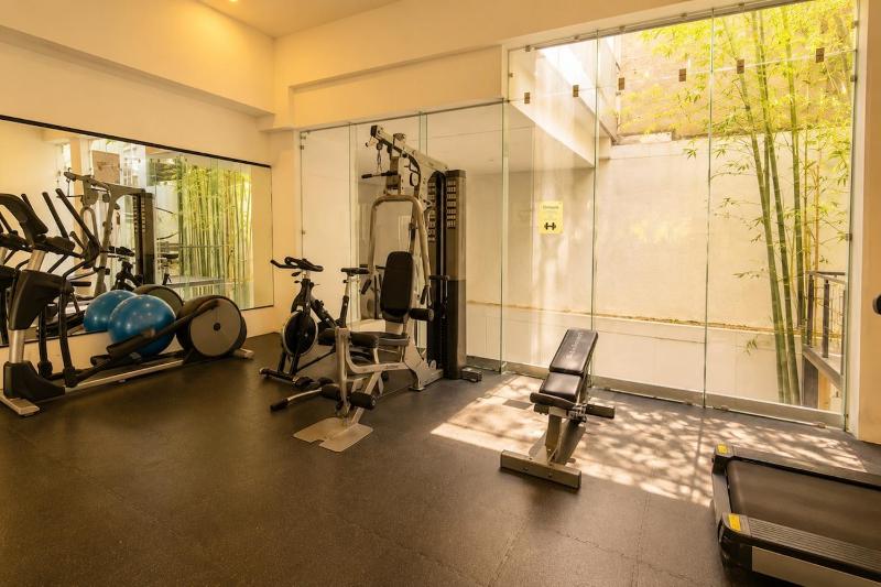 Condesa Loft w Balcony Fast WiFi Jacuzzi - image 29