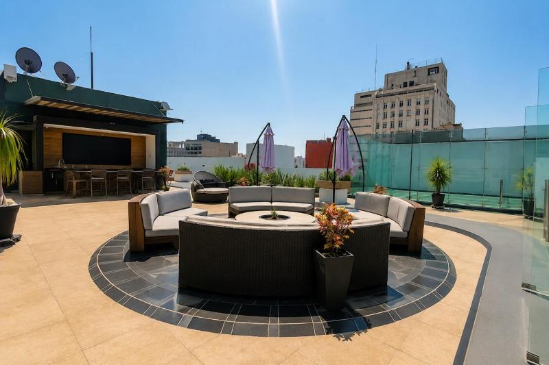 Condesa Loft w Balcony Fast WiFi Jacuzzi - image 11